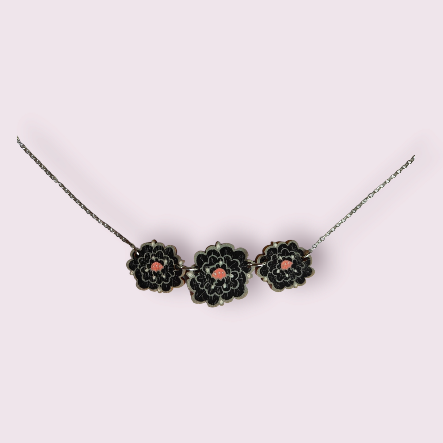 Pioni Necklace