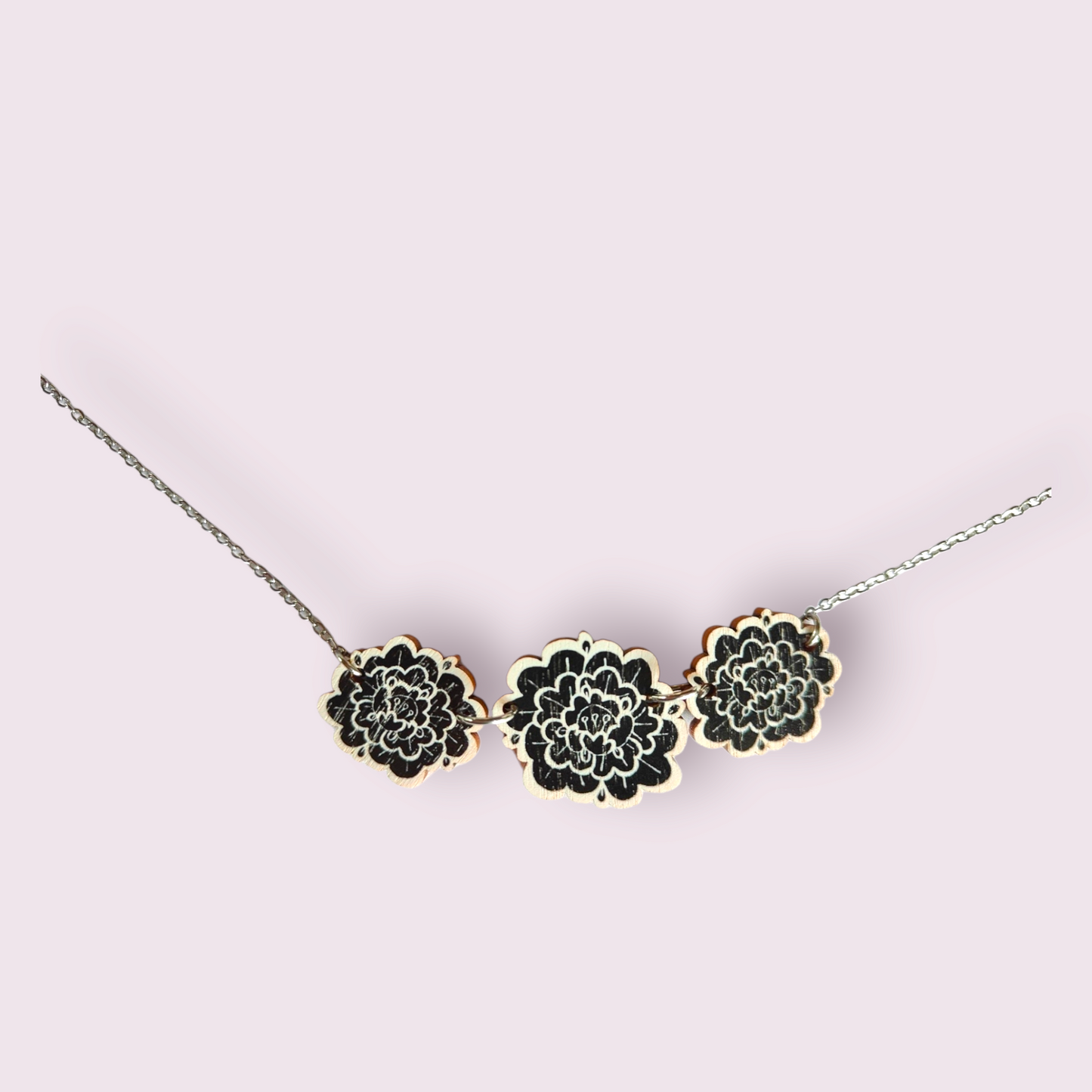 Pioni Necklace