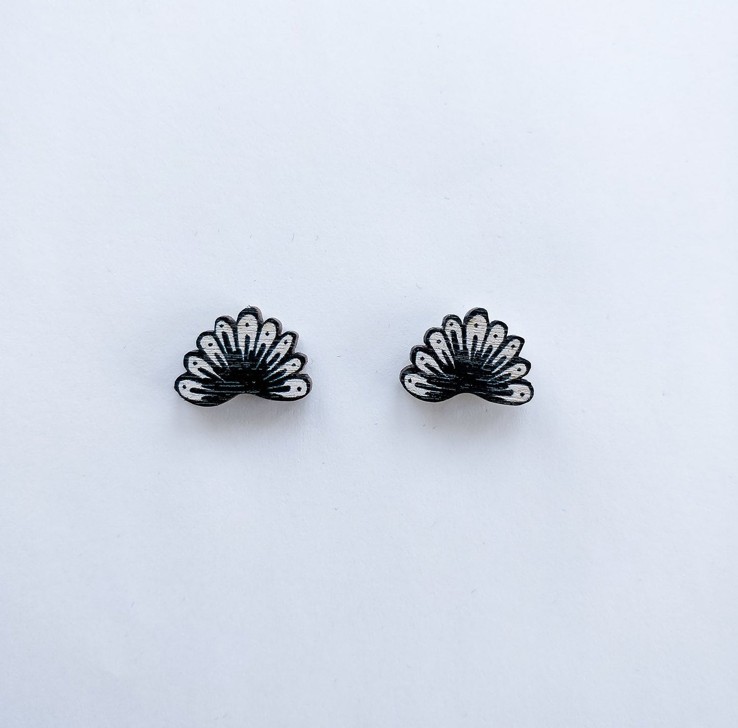 Kastanja mini earrings