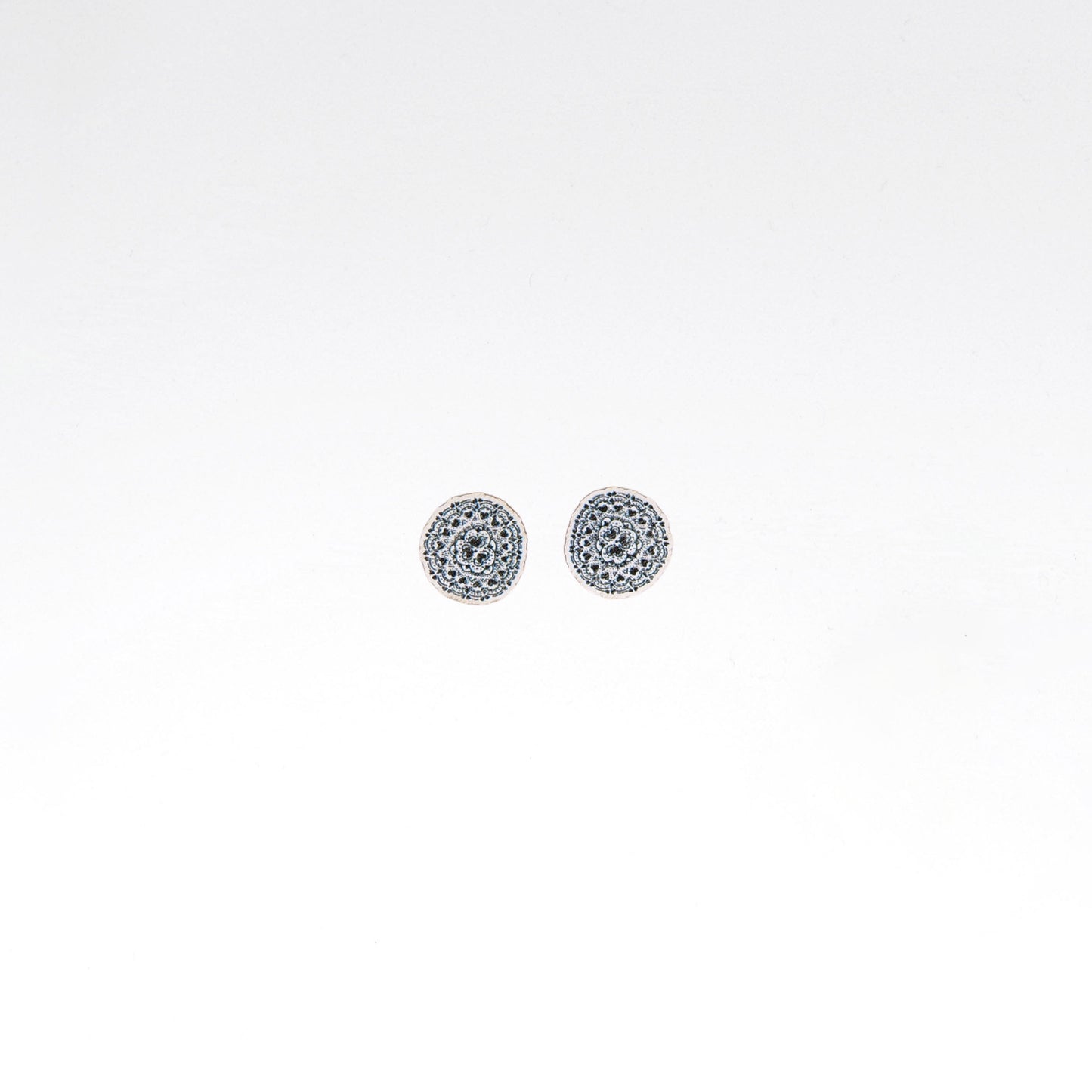 Sydänkäpy Mini Earrings Black and White