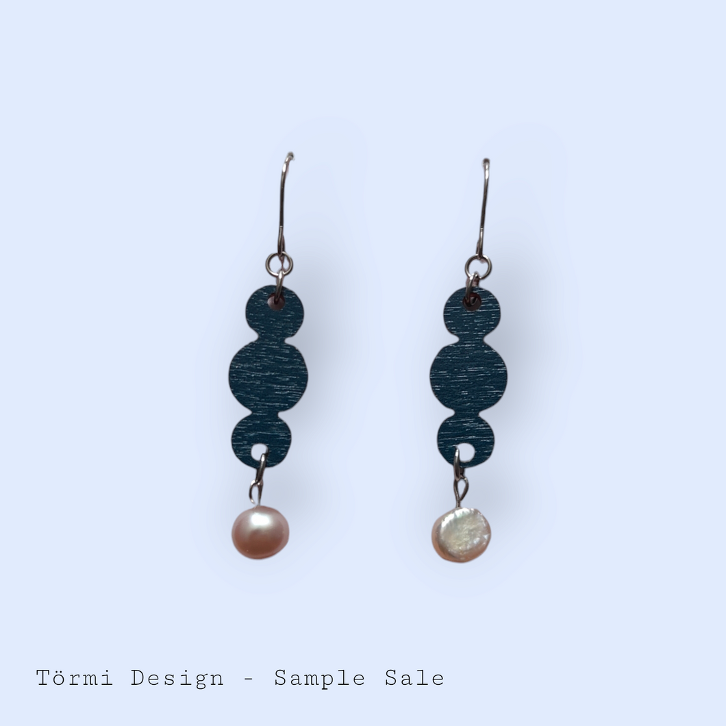 Kurvi earrings dark blue