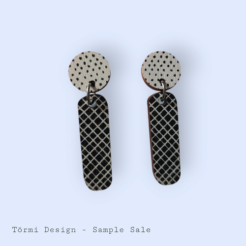 Seitti Earrings black/white