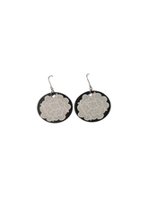 Pioni Earrings Black/Gray