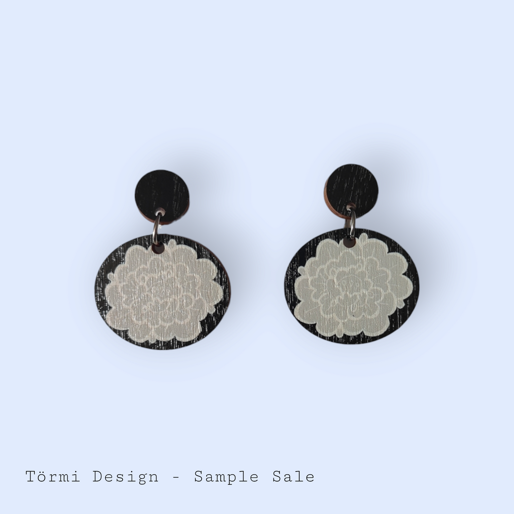 Pioni Earrings Black/Gray