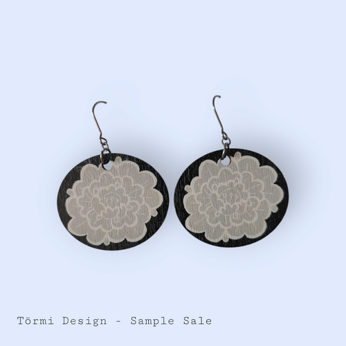 Pioni Earrings Black/Gray