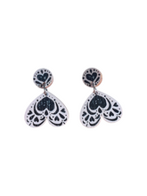 Muru Earrings White/Black