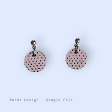 Täplä Earrings Steel pink/black polka dot