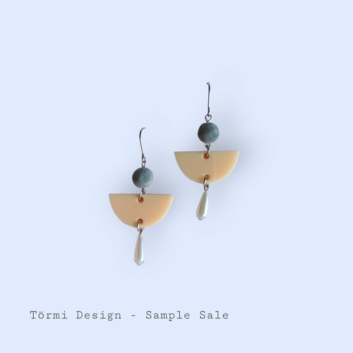 Limited Edition: Sievä Earrings Gray/Cream