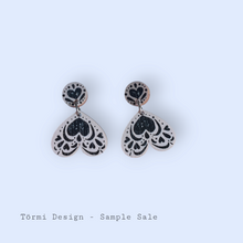 Muru Earrings White/Black